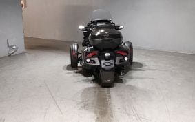 BRP CAN-AM SPIDER RT ..