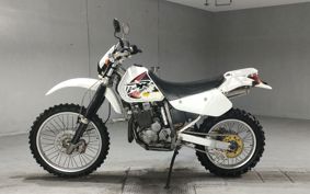 SUZUKI DR250R SJ45A