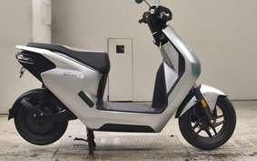 HONDA EM1 e: 2010 EF16