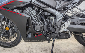 HONDA CBR650R E-Clutch 2025 RH17