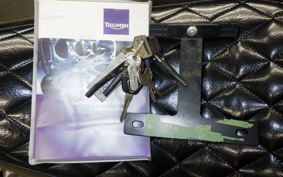 TRIUMPH THRUXTON 900 2015