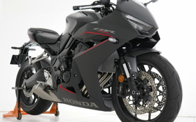 HONDA CBR650R E-Clutch 2025 RH17