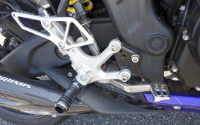 YAMAHA YZF-R25