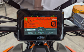 KTM 1290SUPER DUKE 2021 V3940