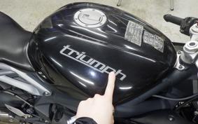 TRIUMPH DAYTONA 675 2015