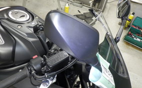 HONDA CBR650R E-Clutch 2025 RH17