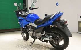 SUZUKI GSR250S