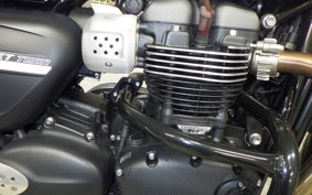 TRIUMPH STREET TWIN 2020