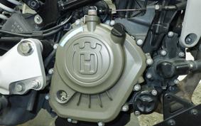 HUSQVARNA SVARTPILEN 125 2024