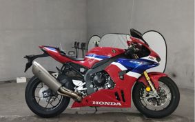 HONDA CBR1000RR R 2025 SC82