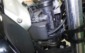 SUZUKI GSR250 2004
