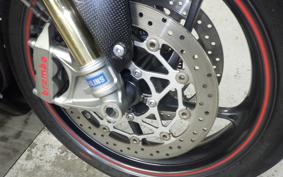 TRIUMPH DAYTONA 675 R 2016