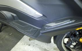 YAMAHA T-MAX 560 2026 SJ21J