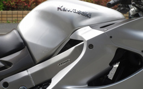 KAWASAKI ZZ1200 NINJA R 2002 20C001