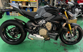 DUCATI STREET FIGHTER V4S 2024 4F00