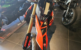 DUCATI HYPERMOTARD 698 2024 4B00
