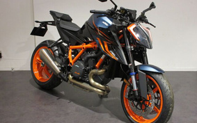KTM 1290 SUPER DUKE R 2022 V3940