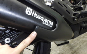 HUSQVARNA SVARTPILEN 401 2025