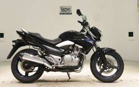 SUZUKI GSR250 2015
