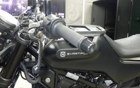 HUSQVARNA SVARTPILEN 125