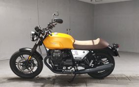MOTO GUZZI V7 3 STONE 2018 ..