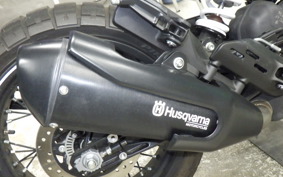 HUSQVARNA SVARTPILEN 125 2025