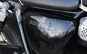 TRIUMPH BONNEVILLE T100 DAD70G