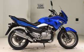 SUZUKI GSR250S