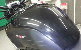 TRIUMPH TRIDENT 660 2025