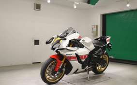 YAMAHA YZF-R1 2023