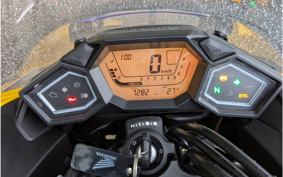 HONDA NM4 VULTUS -02 2019 RC82