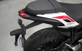 TRIUMPH STREET TRIPLE S 2021