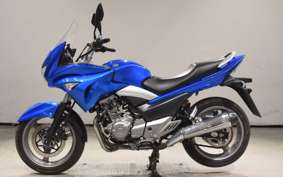 SUZUKI GSR250S