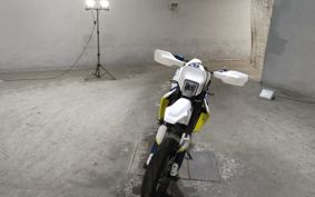 OTHER HUSQUARNA 701 SUPERMOTO 2017 USV