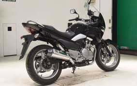 SUZUKI GSR250S