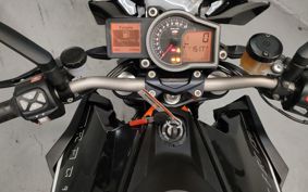 KTM 1290 SUPER DUKE R 2014 V3940