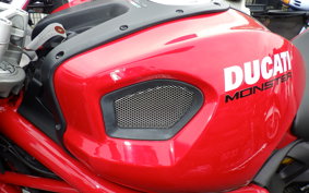 DUCATI MONSTER 696 + 2010