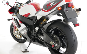 YAMAHA YZF-R7 1999 RM01