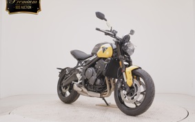 TRIUMPH TRIDENT 660 2026