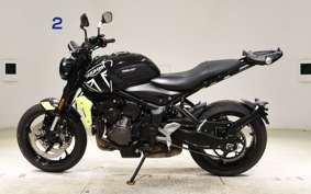 TRIUMPH TRIDENT 660 2023