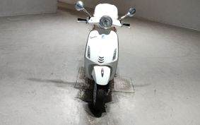 VESPA PRIMA BEIGE RA125 ..