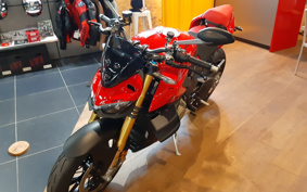 DUCATI STREET FIGHTER V4S 2024 4F00