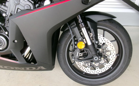 HONDA CBR650R E-Clutch 2025 RH17