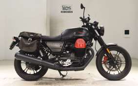MOTO GUZZI V7 CARBON 2019