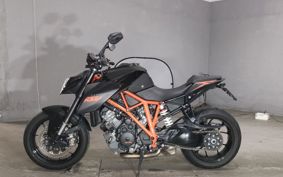 KTM 1290 SUPER DUKE R 2015 V3940
