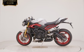 TRIUMPH STREET TRIPLE RX 2026