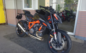 KTM 1290 SUPER DUKE R 2022 V3940