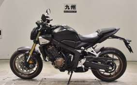 HONDA CB650R E-Clutch 2025 RH17