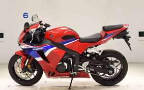 HONDA CBR600RR 2025 PC40