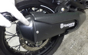 HUSQVARNA SVARTPILEN 401 2021